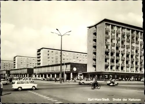 Ak Karl Marx Stadt Chemnitz Sachsen, Straße der Nationen, Plattenbauten, Geschäfte, Autos, Passanten