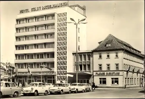 Ak Mühlhausen in Thüringen, Hotel Stadt Mühlhausen, PKWs, Pilsner Bierstube
