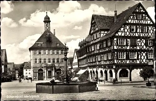 Ak Schorndorf in Württemberg, Partie am Marktplatz, Brunnen, Fachwerk