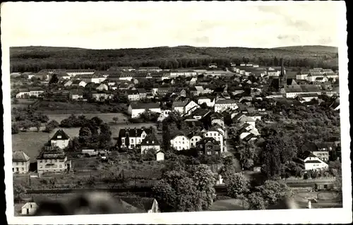 Ak Saarburg an der Saar in Rheinland Pfalz, Palatinat, Blick zum Ort, Häuser, Wald