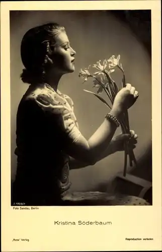 Ak Schauspielerin Kristina Söderbaum, Portrait, Blumen