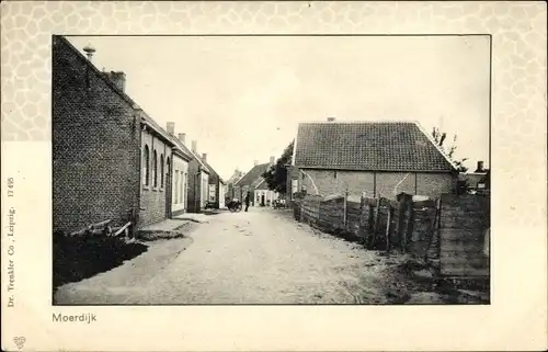 Passepartout Ak Moerdijk Nordbrabant Niederlande, Straßenpartie im Ort