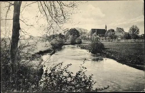 Ak Hermannsburg Südheide Niedersachsen, Uferpartie, Kirche, Wohnhäuser