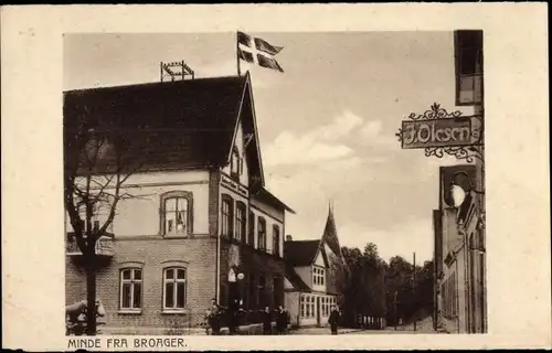 Ak Broager Dänemark, Ortsansicht, Geschäft von J. Oelsen, Dänische Fahne