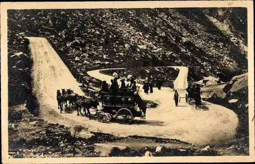 Ak Göschenen Kanton Uri, Schöllenenschlucht am Gotthard, Serpentinenstraße, Kutschen
