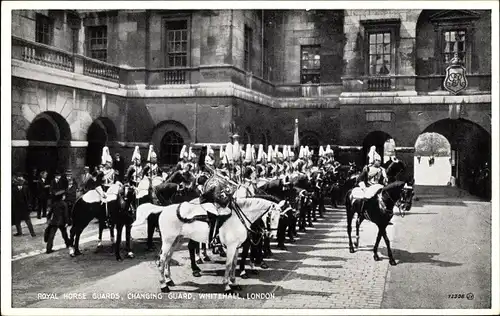 Ak London City England, Royal Horse Guards, Changing Guard, Whitehall, Militärparade