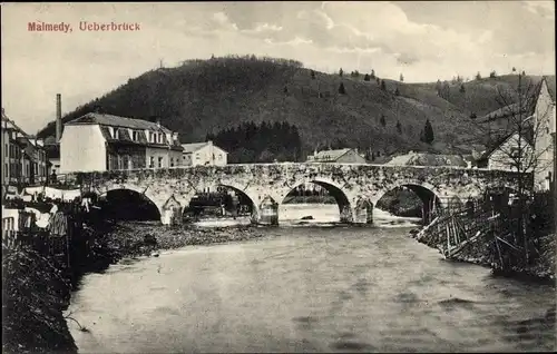 Ak Malmédy Wallonien Lüttich, Ueberbrück, Blick auf Brücke, Häuser