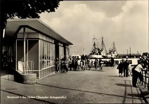 Ak Stralsund in Vorpommern, Hafen, Dampfer-Anlegestelle