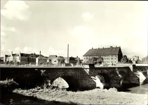 Ak Grimma in Sachsen, Muldebrücke mit ehem. Schloss