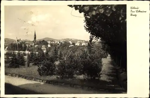 Ak Löbau in Sachsen, Partie am Löbauer Berg mit Blick auf den Ort