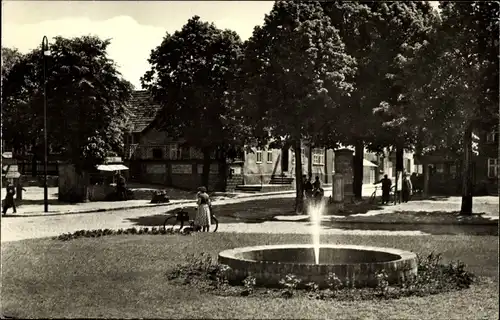 Ak Mirow in Mecklenburg, am Markt, Springbrunnen