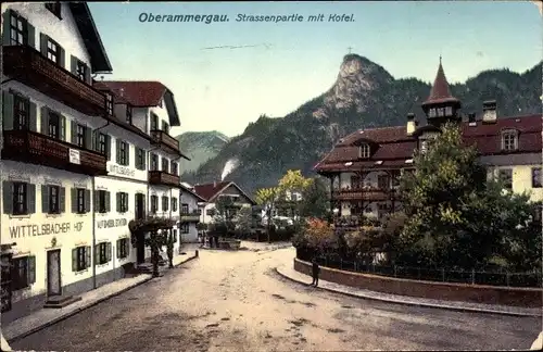 Ak Oberammergau in Oberbayern, Straßenpartie mit Kofel, Wittelsbacher Hof