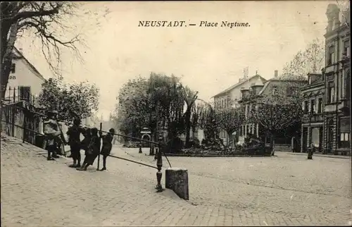 Ak Neustadt an der Weinstraße, Place Neptune, Blick auf den Neptunplatz