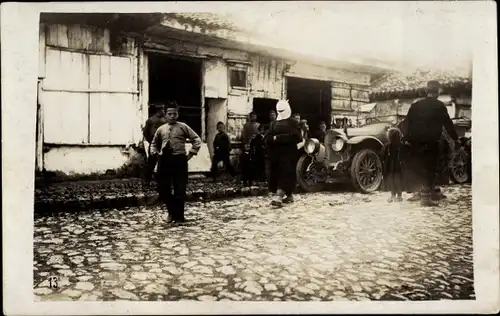 Foto Ak Bosnien Herzegowina, Straßenszene, Auto