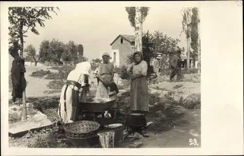 Foto Ak Mazedonien, Serbinnen, Ortsansicht