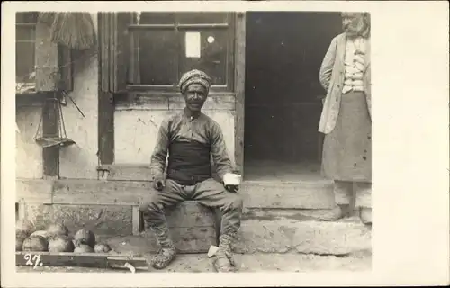 Foto Ak Mazedonien, Melonenverkäufer mit Waage