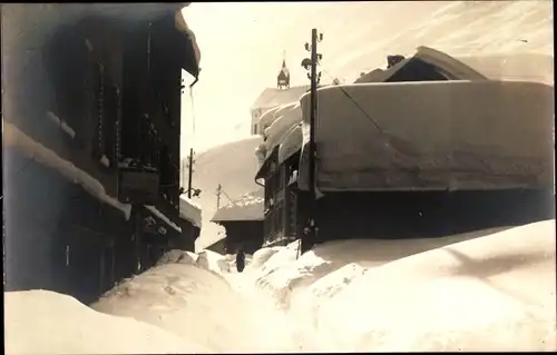 Foto Ak Andermatt Kanton Uri, Straßenpartie im Winter