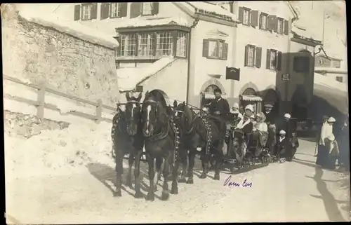 Foto Ak Sankt Moritz Kanton Graubünden, Schlittengespann, Straßenpartie