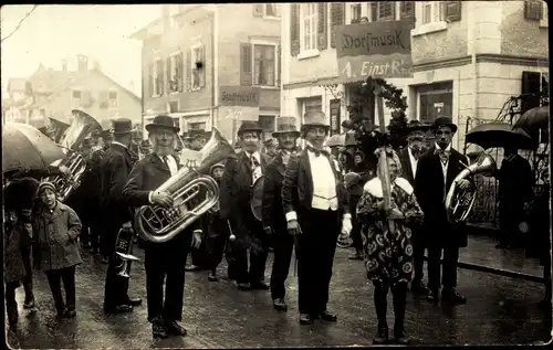 Foto Ak Romanshorn Kanton Thurgau, Festzug, Dorfmusik 1. Einst R.