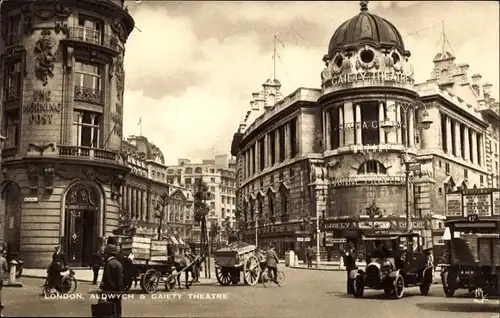 Ak London City England, Aldwych and Gaiety Theatre, Autos, Pferdekutschen, Straßenansicht