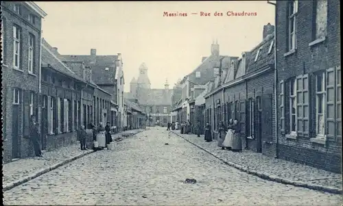 Ak Messines Mesen Westflandern, Rue des Chaudrons, Straße mit Anwohnern