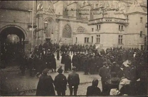 Ak Moulins Allier, La Manifestation devant la Cathedrale, 1906