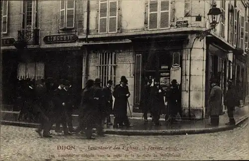 Ak Dijon Côte d'Or, Inventaire des Eglises 1906, Autorites se dirigent vers la porte de la sacristie