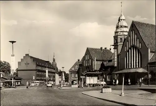 Ak Stralsund in Vorpommern, Bahnhof, Außenansicht, Busse