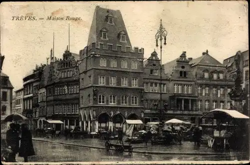 Ak Trier an der Mosel, Trèves, Maison Rouge, Marktstände, Regen