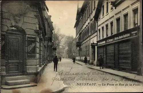 Ak Neustadt an der Weinstraße, Le Poste et Rue de la Poste, Geschäfte, Passanten