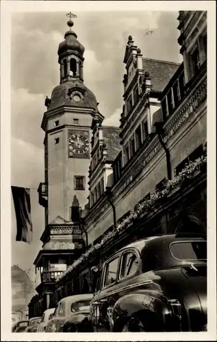 Ak Leipzig, altes Rathaus am Markt, Autos, Treffpunkt der Messegäste