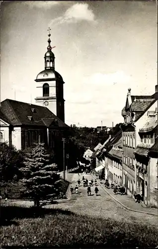 Ak Waldheim in Sachsen, Schulberg, Straßenpartie, Kirche