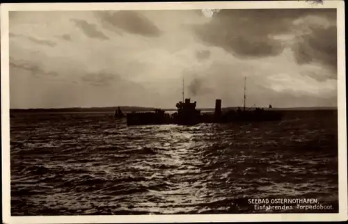 Ak Chorzelin Osternothafen Świnoujście Swinemünde Pommern, einfahrendes Torpedoboot