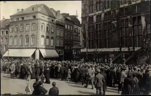 Ak Aachen in Nordrhein Westfalen, Obermarkt v. Rathaus, großes Hauptquartier seiner Majestät