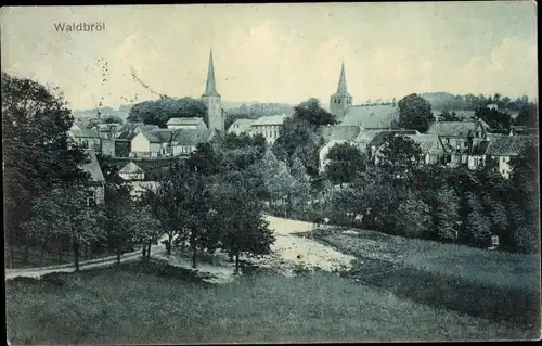 Ak Waldbröl im Oberbergischen Kreis, Blick auf den Ort, Kirchtürme, Wohnhäuser