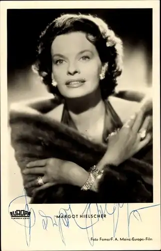 Ak Schauspielerin Margot Hielscher, Portrait, Autogramm, Schmuck, Pelzschal