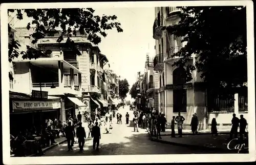 Ak Tlemcen Algerien, Rue de France, Straßenpartie, Grand Café de la Ville