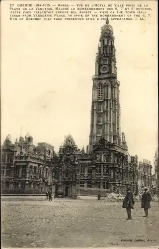 Ak Arras Pas de Calais, Vue de l'Hotel de Ville prise de la place de la Vaquerie, Ruine