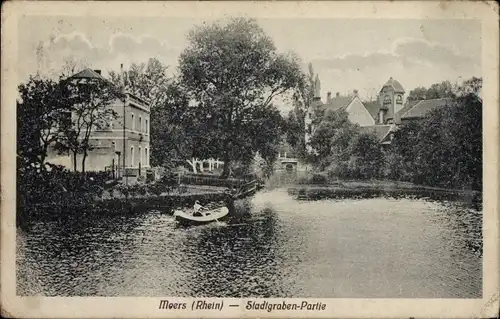 Ak Moers am Niederrhein, Stadtgraben Partie, Ruderboot