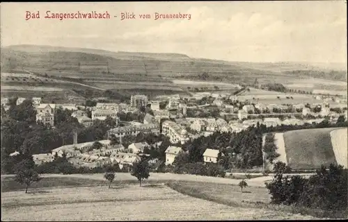 Ak Langenschwalbach Bad Schwalbach im Taunus, Blick vom Brunnenberg, Totalansicht