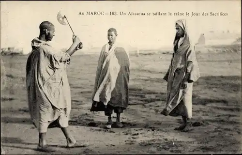 Ak Au Maroc, Un Aissaoua se taillant le erane le Jour de Sacrifices