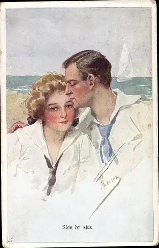 Künstler Ak Side by side, Liebespaar, Matrose, Strand, Meer