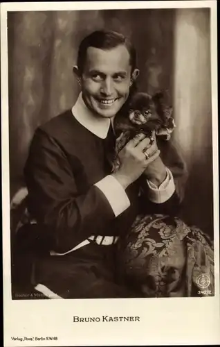 Ak Schauspieler Bruno Kastner, Portrait mit Hund
