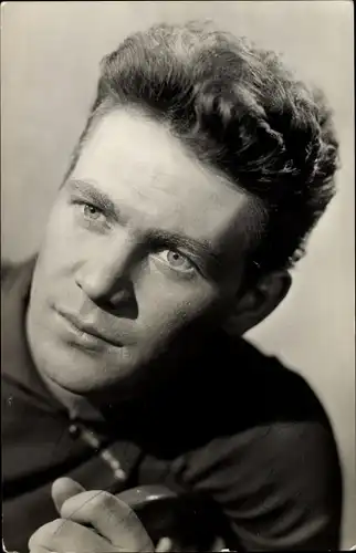 Ak Schauspieler Ulrich Thein, DEFA Film, Berliner Romanze, Hotelboy Ed Martin