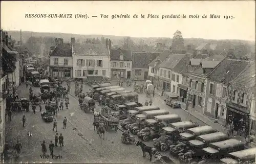 Ak Ressons sur Matz Oise, Vue generale de la Place pendant le mois de Mars 1917