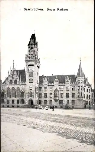 Ak Saarbrücken im Saarland, Partie am Neuen Rathaus, Platz