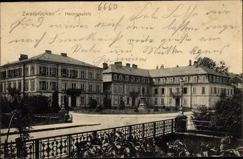 Ak Zweibrücken in der Pfalz, Herzogsplatz, Denkmal