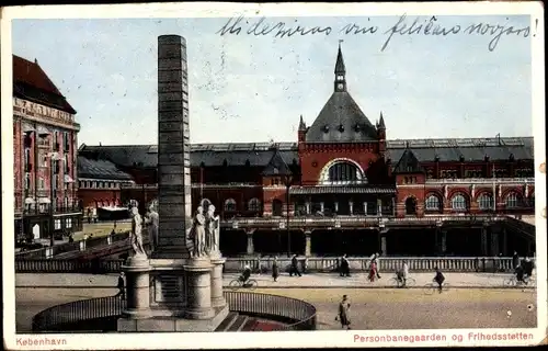 Ak København Kopenhagen Dänemark, Personbanegaarden og Frihedsstotten