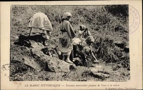 Ak Le Maroc Pittoresque, Femmes marocaines puisant de l'eau a la source