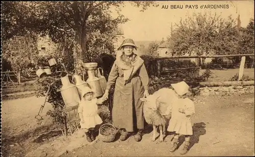 Ak Au beau Pays d'Ardennes, Frau mit Kindern, Schaf, Milchkannen